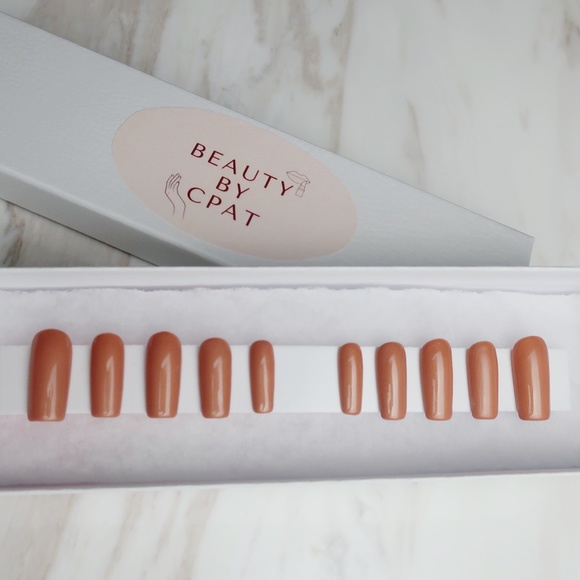 LUXURY PRESS ON NAILS - Picture 1 of 5